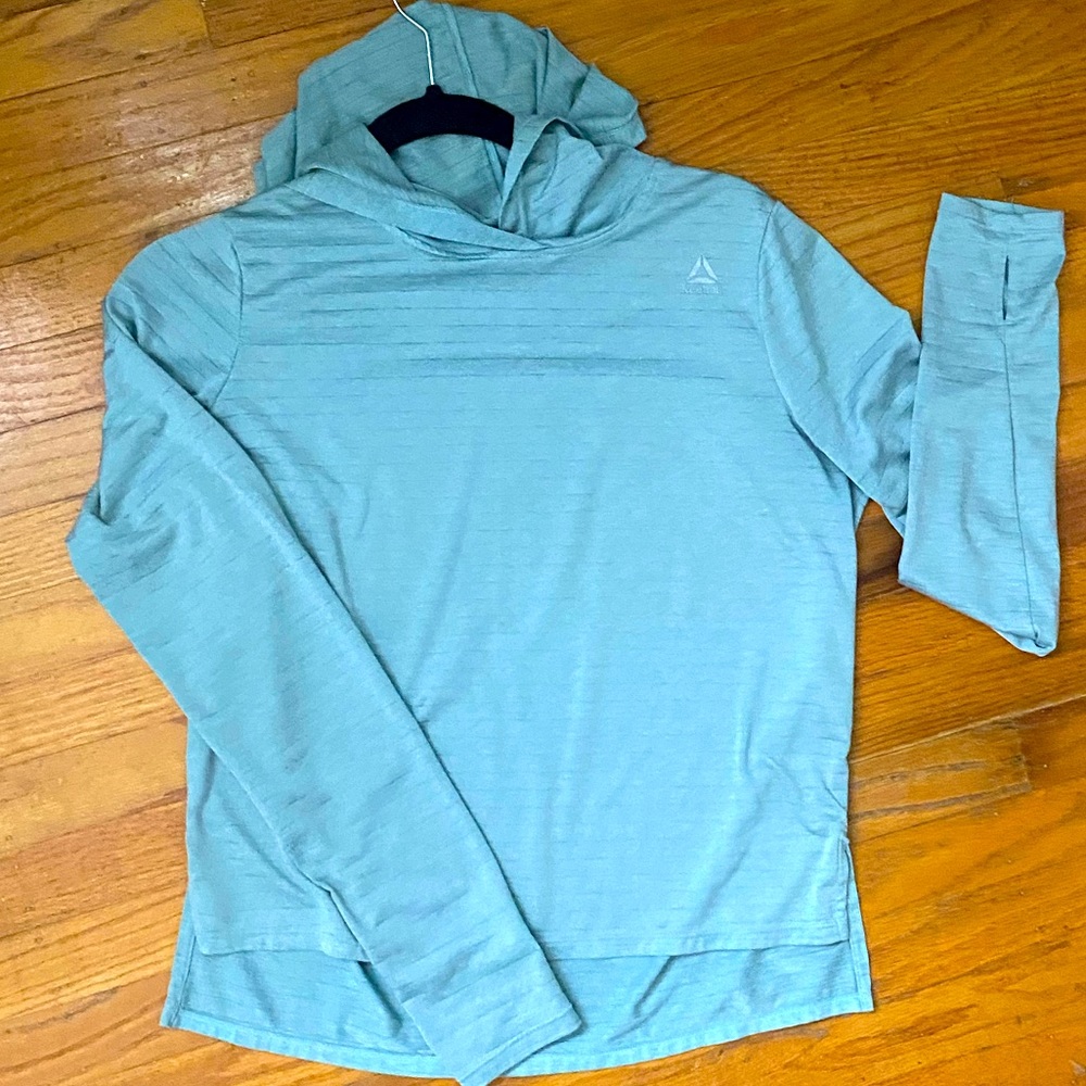 Sports light weight pull over